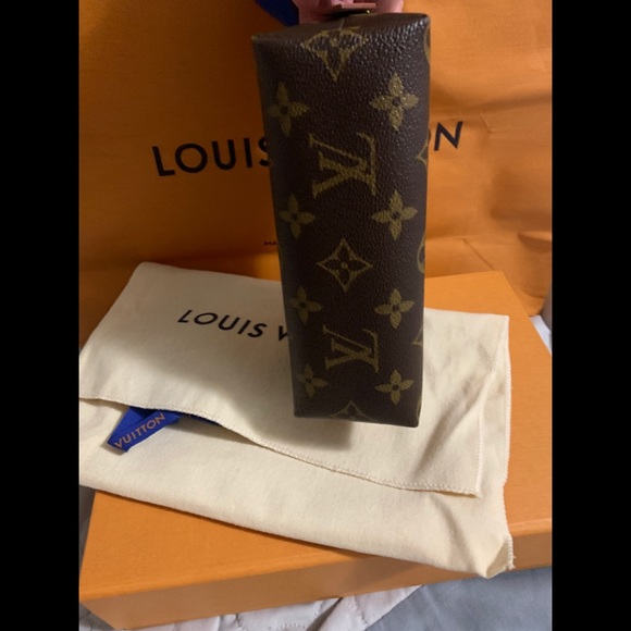 ❌GONE❌Louis Vuitton Le Patches cosmetic pouch PM - Picture 5 of 8